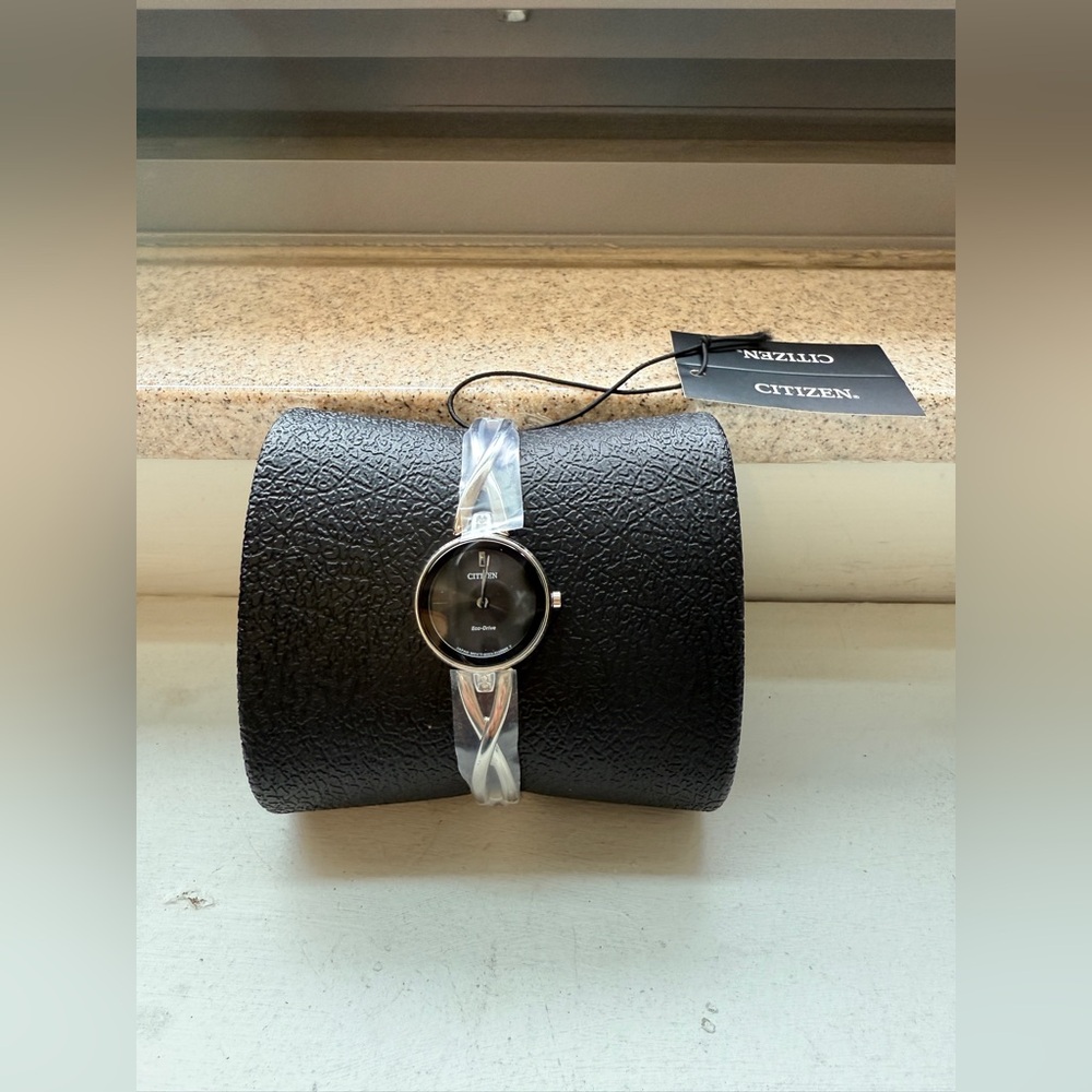 Brand New Citizen Silver Watch Sleek Design Timeless Accessory